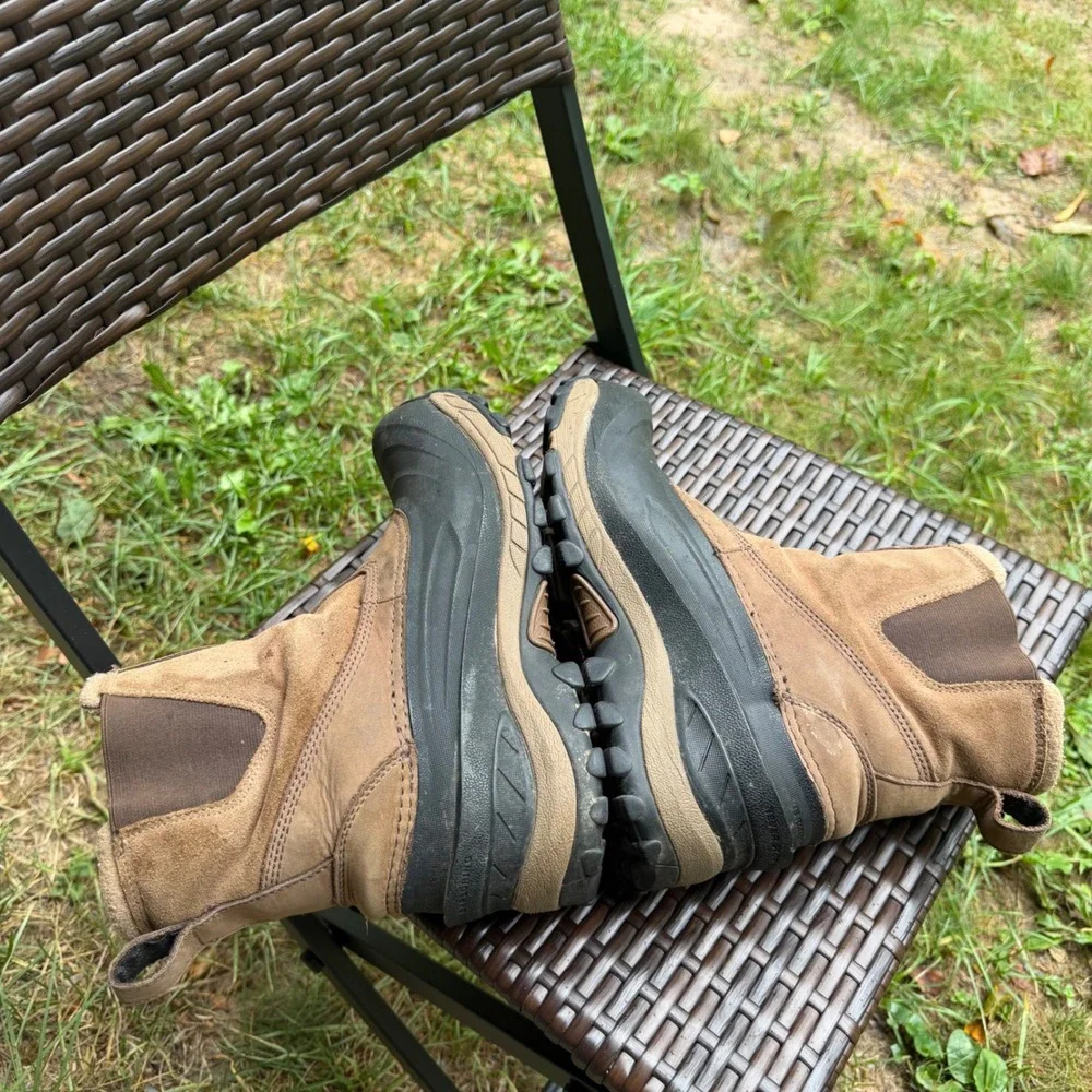 A- The North Face Men Chilkat II Waterproof Insulated Winter Boots Brown US 10
